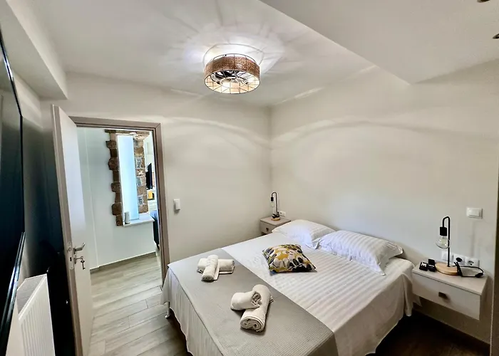 Cipollino Place
